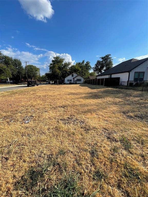 Property photo for 516 S Edgewood Terrace, Fort Worth, TX