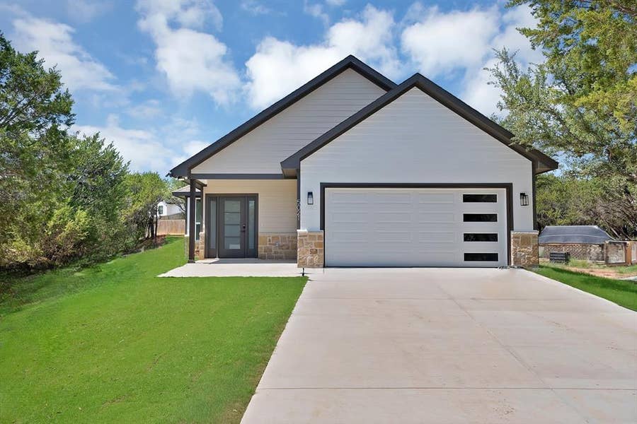 Property photo for 5021 Enchanted Court, Granbury, TX