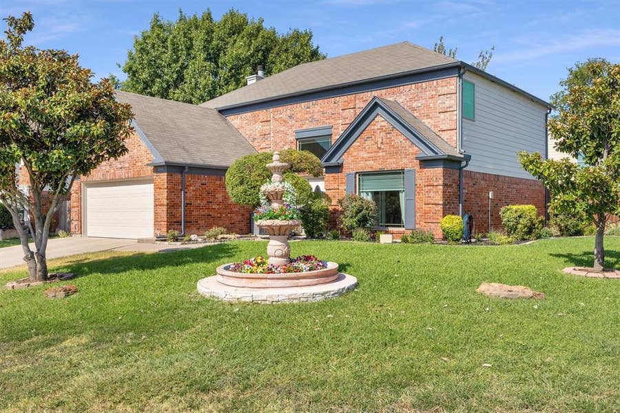 Property photo for 4900 Hibiscus Drive, Arlington, TX