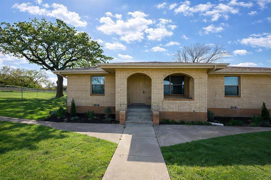 Property photo for 1119 Salt Creek Road, Springtown, TX