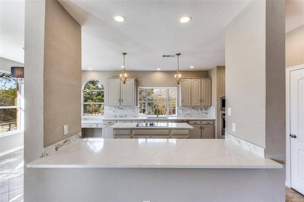 2822 Roundrock, McKinney, TX 75072 Fabulous remodeled kitchen!