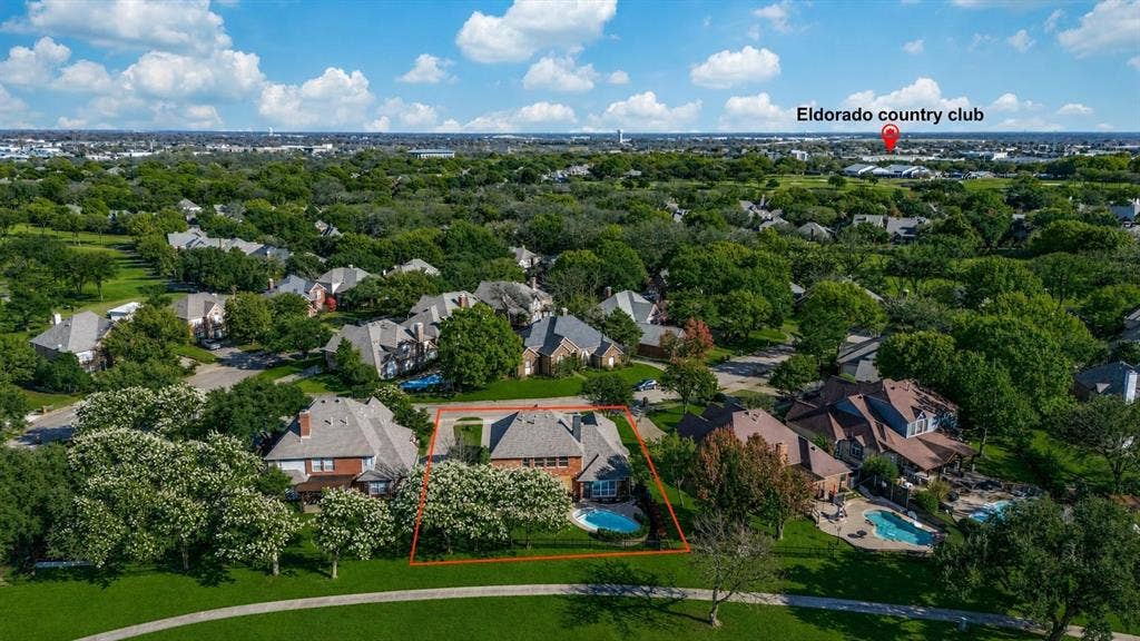 2822 Roundrock, McKinney, TX 75072 Expansive property featuring a private swimming pool, and mature landscaping.