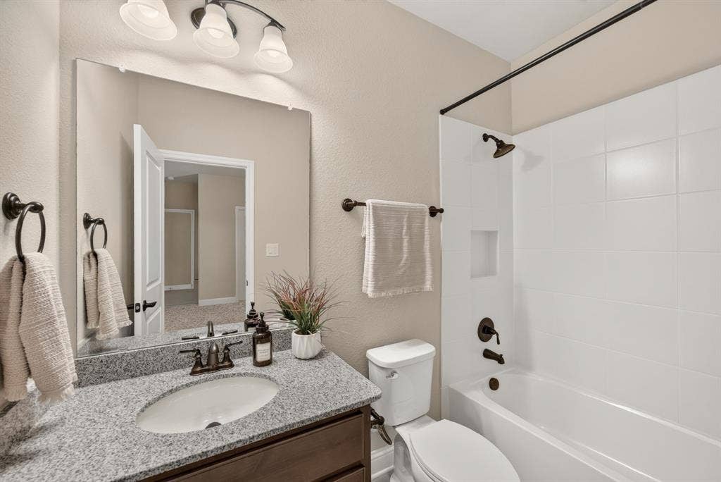 6225 Rocca Valle Drive, McKinney, TX 75071 6225 Rocca Valle Drive, McKinney, TX 75071