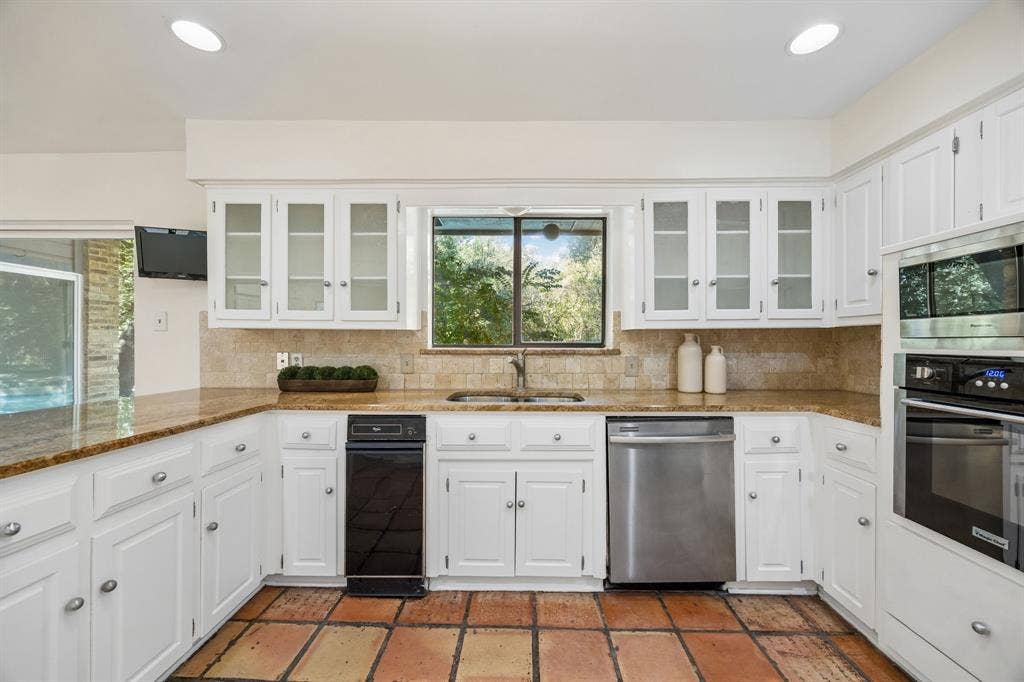 6542 Clearhaven Circle, Dallas, TX 75248 6542 Clearhaven Circle, Dallas, TX 75248