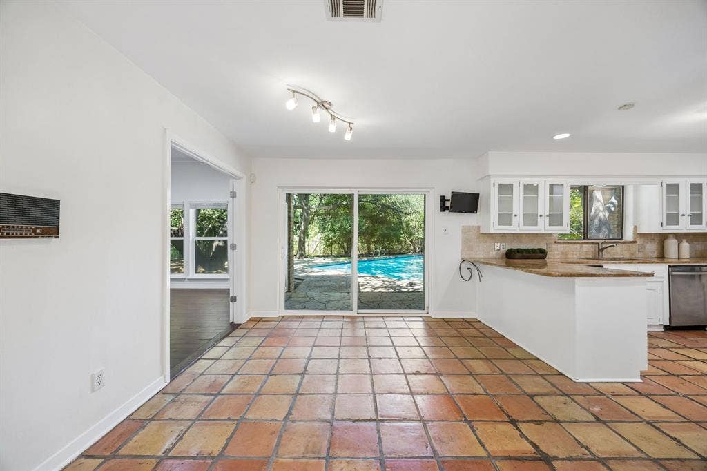 6542 Clearhaven Circle, Dallas, TX 75248 6542 Clearhaven Circle, Dallas, TX 75248