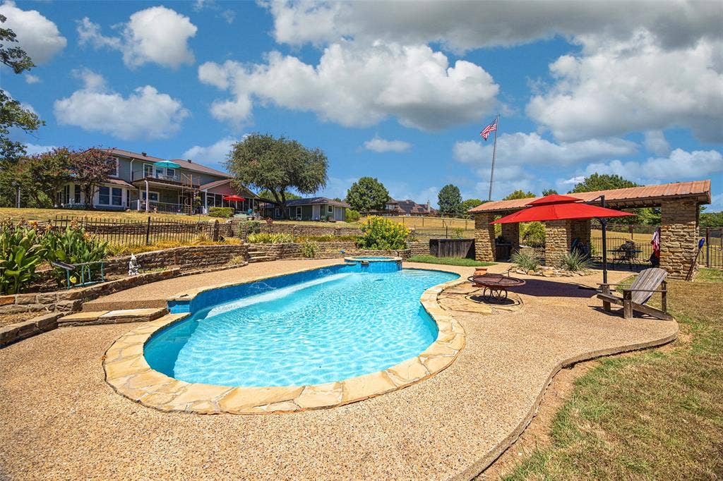 192 Mallard Point, Wylie, TX 75098 Cocktail pool with sitting area and cabana