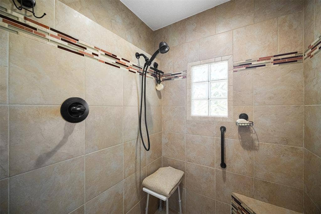 192 Mallard Point, Wylie, TX 75098 Walk in shower