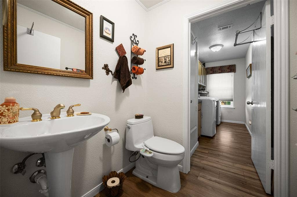 192 Mallard Point, Wylie, TX 75098 Laundry room with halfbath