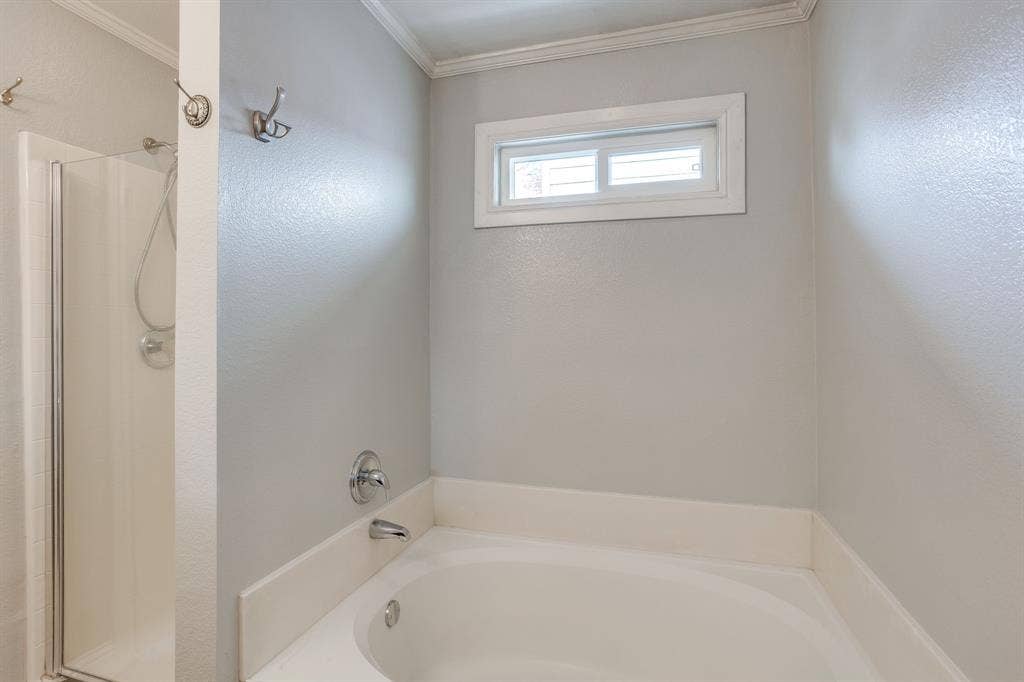 9825 Stoney Bridge Road, Fort Worth, TX 76108 Large garden tub