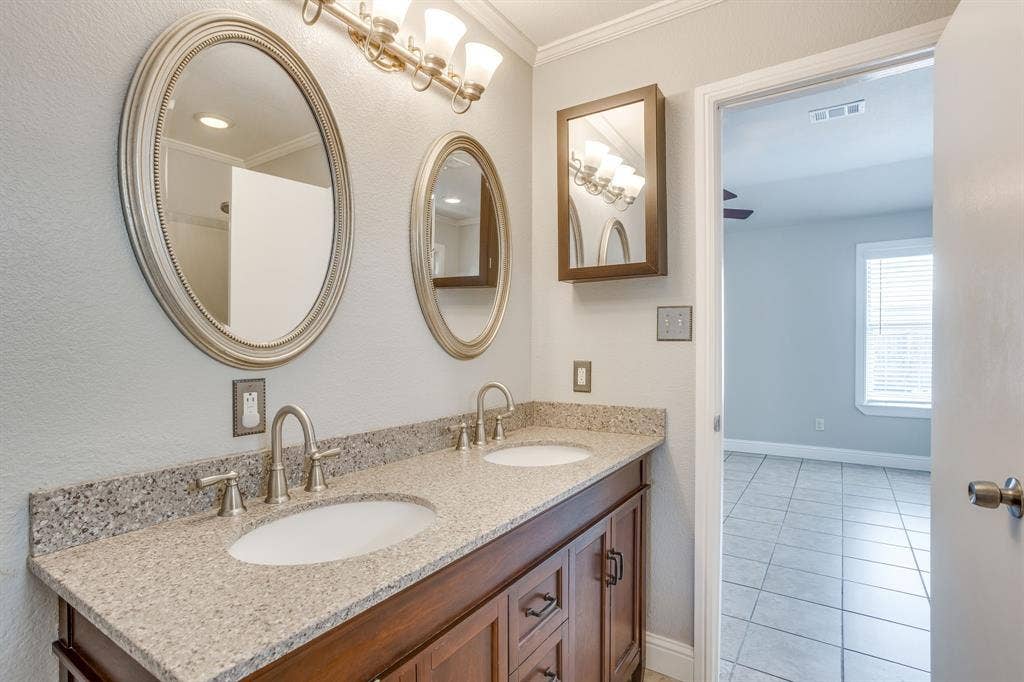 9825 Stoney Bridge Road, Fort Worth, TX 76108 Dual vanity with granite countertops