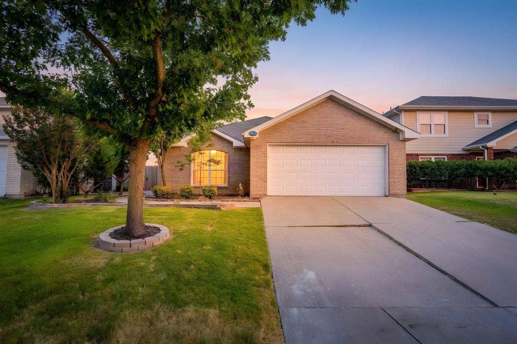 9825 Stoney Bridge Road, Fort Worth, TX 76108 Twilight photo