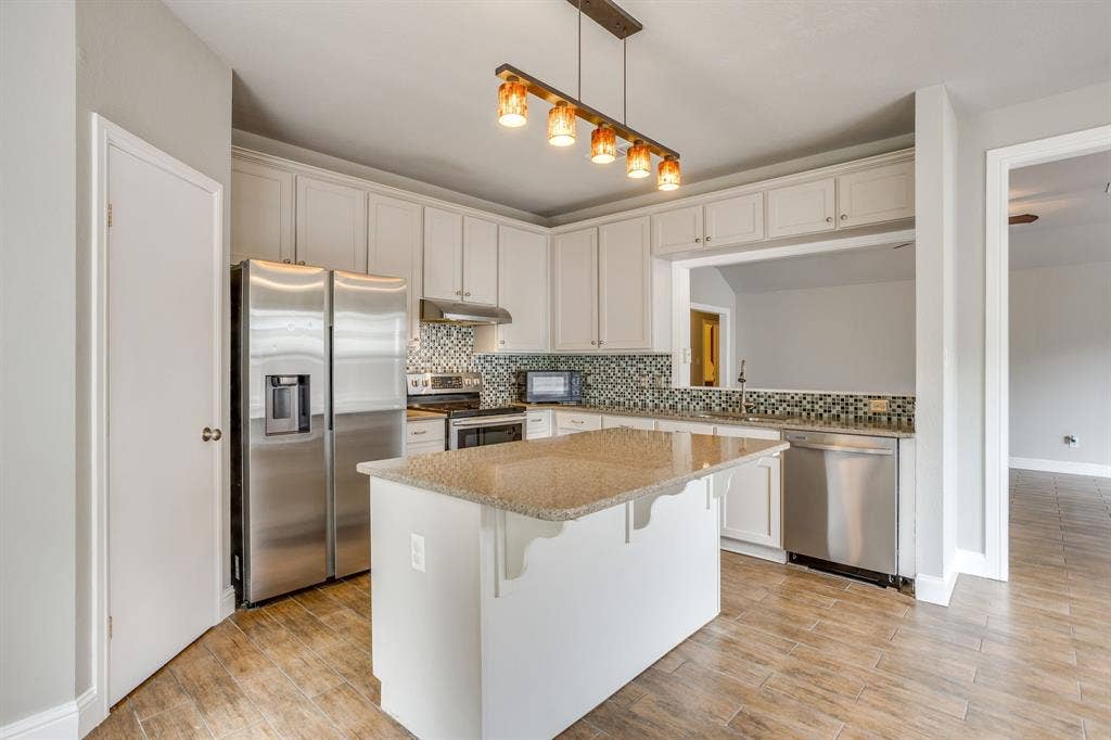9825 Stoney Bridge Road, Fort Worth, TX 76108 Large corner pantry and plenty of cabinet storage