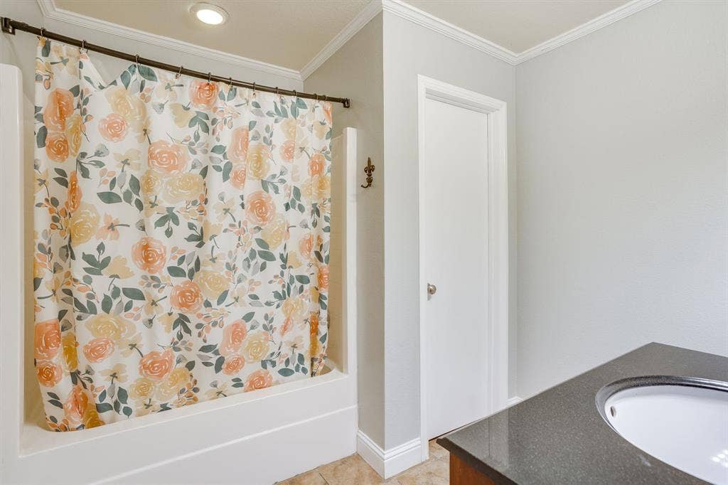 9825 Stoney Bridge Road, Fort Worth, TX 76108 Hall bathroom with large linen closet