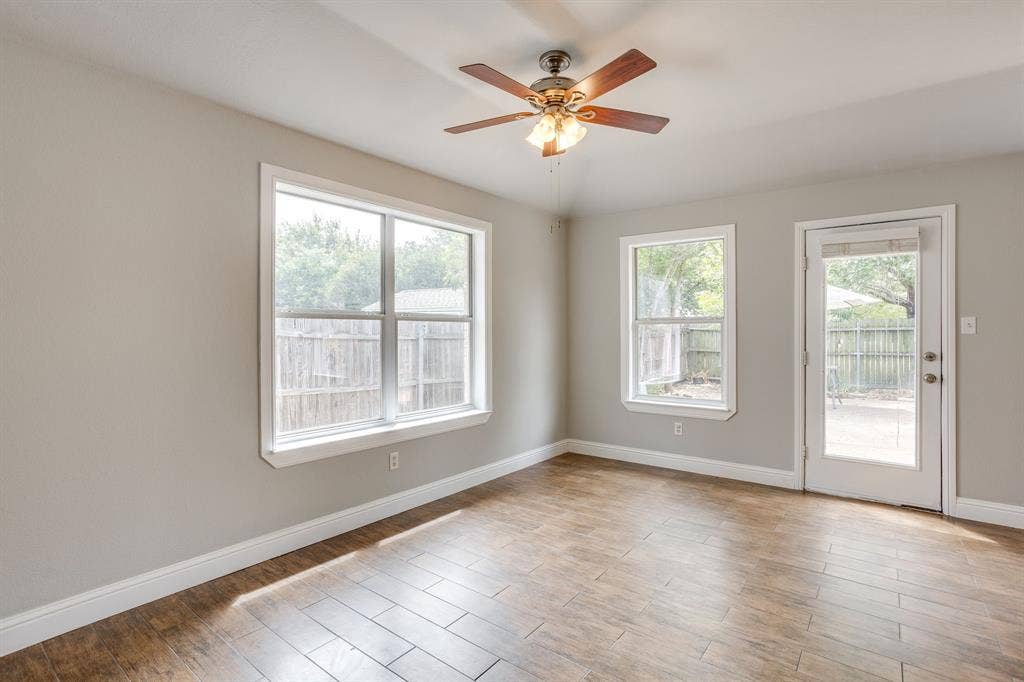 9825 Stoney Bridge Road, Fort Worth, TX 76108 Dining room off kitchen