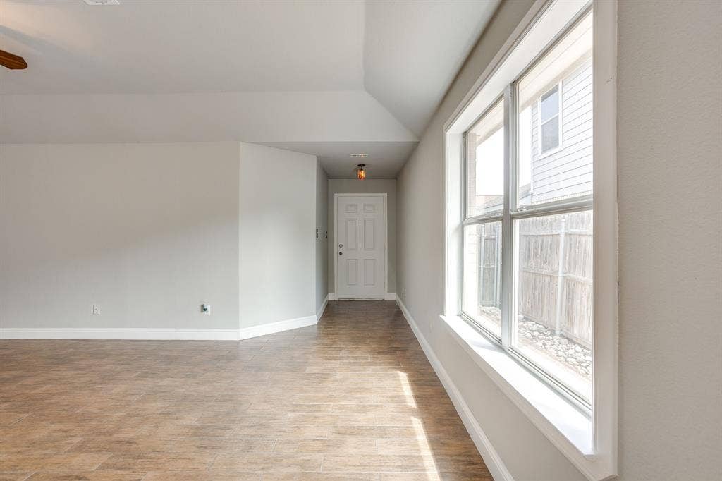 9825 Stoney Bridge Road, Fort Worth, TX 76108 Entry into spacious living room.