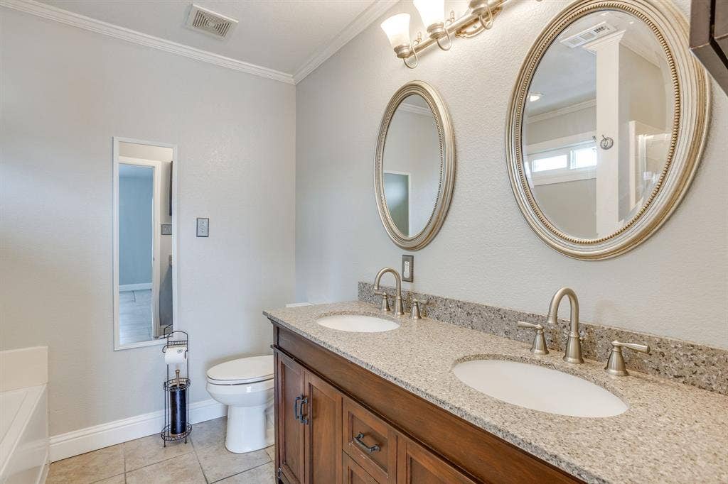 9825 Stoney Bridge Road, Fort Worth, TX 76108 Dual vanity with granite countertops