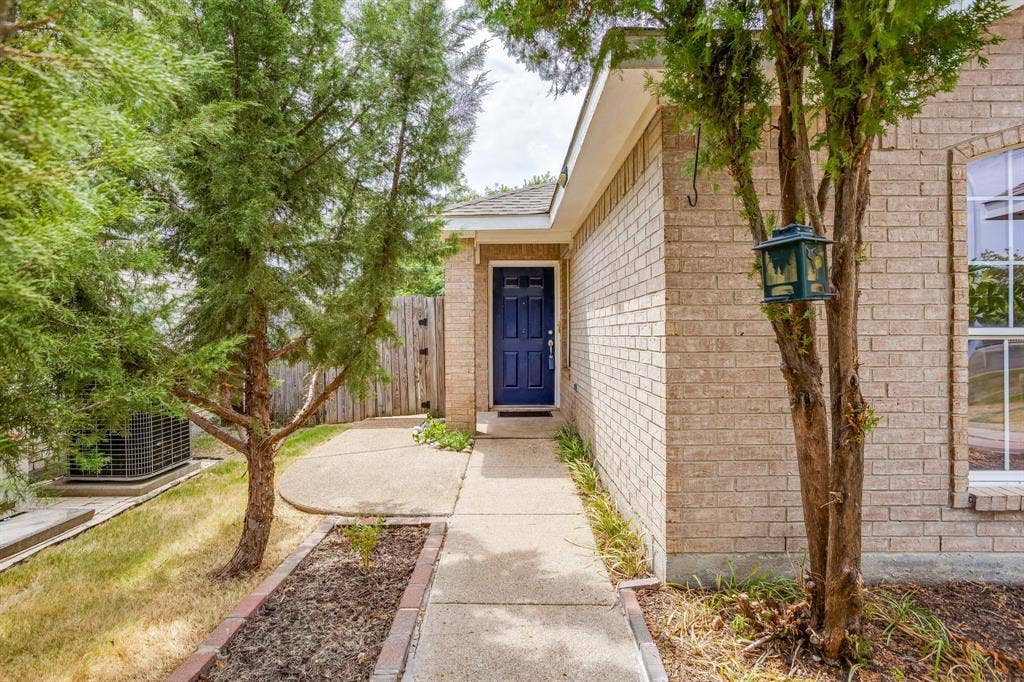 9825 Stoney Bridge Road, Fort Worth, TX 76108 Lovely walkway to front door entry.
