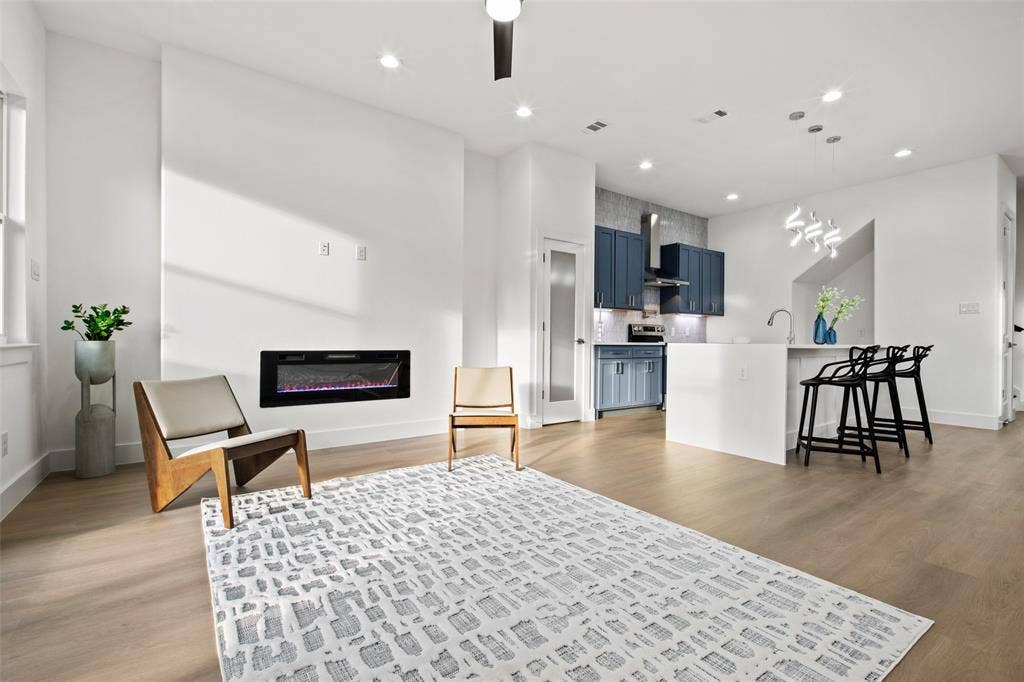 2503 Lawrence Street, Dallas, TX 75215 2503 Lawrence Street, Dallas, TX 75215
