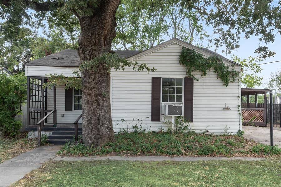 Property photo for 1017 Clarence Street W, Fort Worth, TX