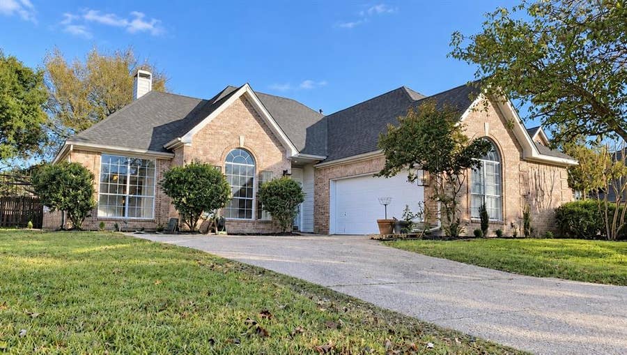 Property photo for 2409 N Hunter Place Lane, Arlington, TX