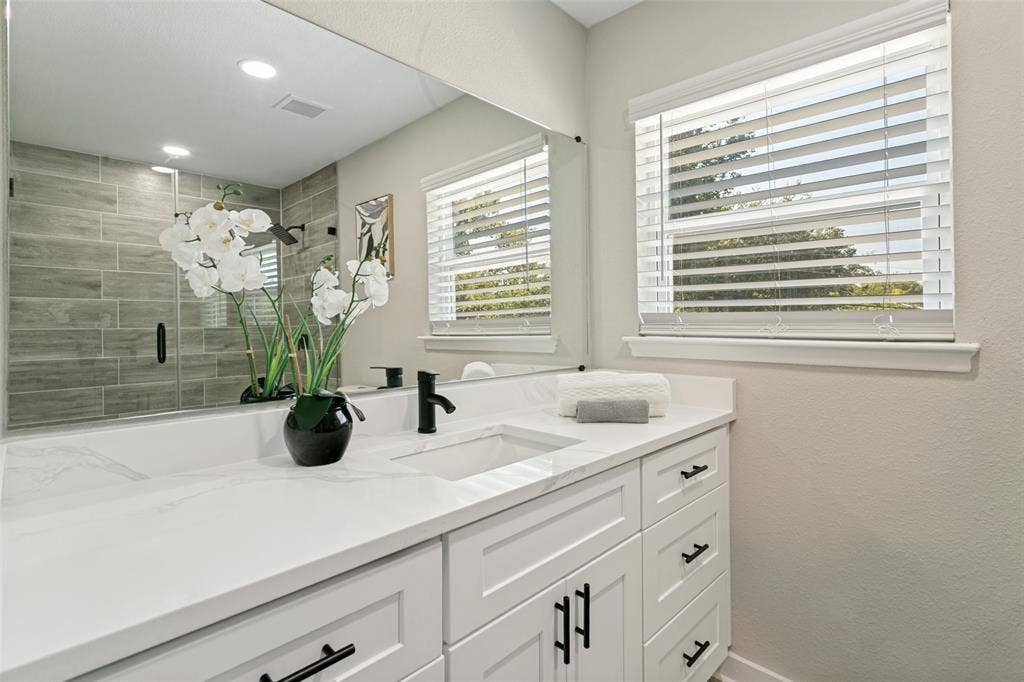 725 Hawthorne Lane, Grand Prairie, TX 75052 725 Hawthorne Lane, Grand Prairie, TX 75052