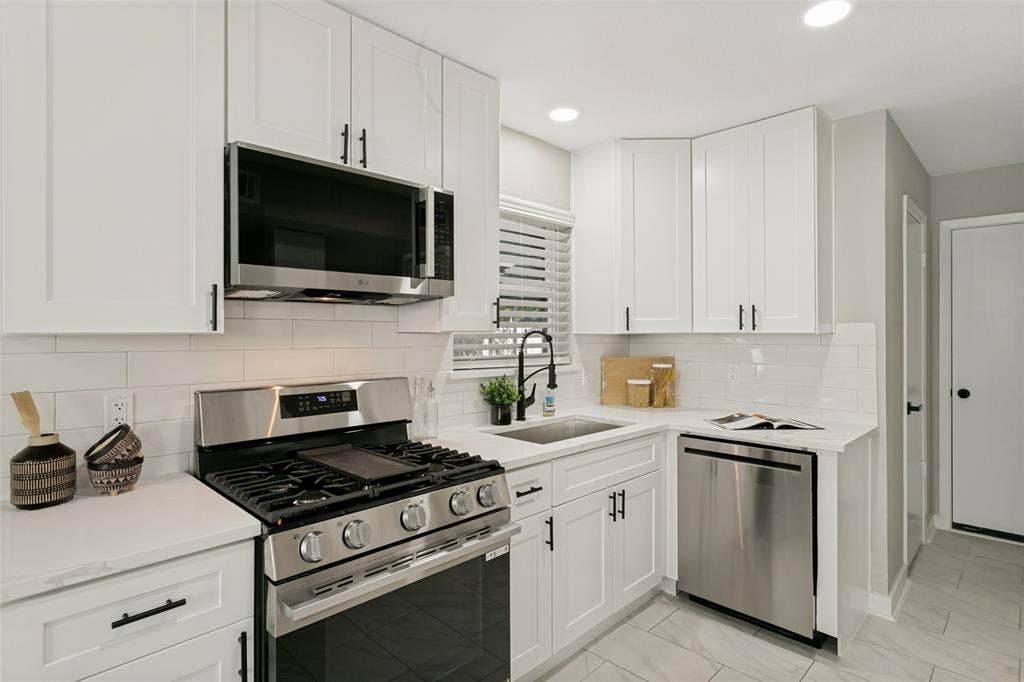 725 Hawthorne Lane, Grand Prairie, TX 75052 725 Hawthorne Lane, Grand Prairie, TX 75052