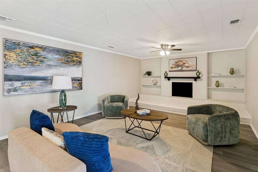 725 Hawthorne Lane, Grand Prairie, TX 75052 725 Hawthorne Lane, Grand Prairie, TX 75052