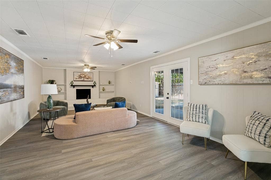 725 Hawthorne Lane, Grand Prairie, TX 75052 725 Hawthorne Lane, Grand Prairie, TX 75052