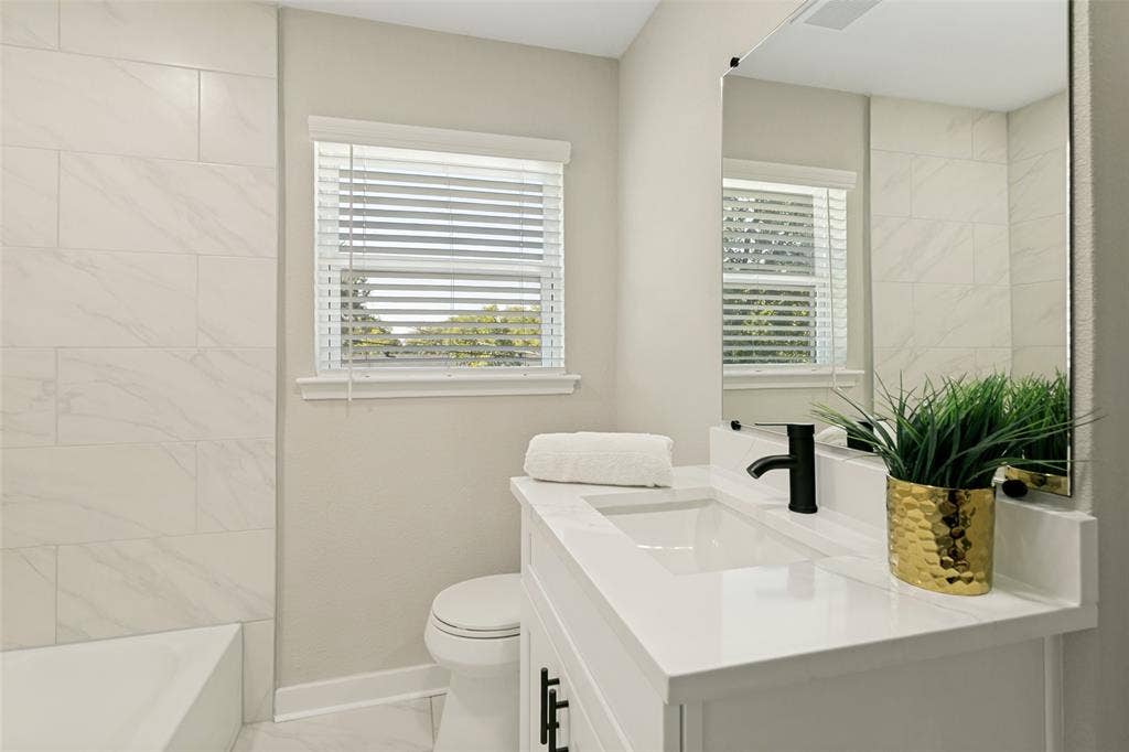 725 Hawthorne Lane, Grand Prairie, TX 75052 725 Hawthorne Lane, Grand Prairie, TX 75052
