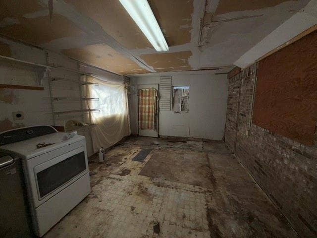 enclosed patio with utility room