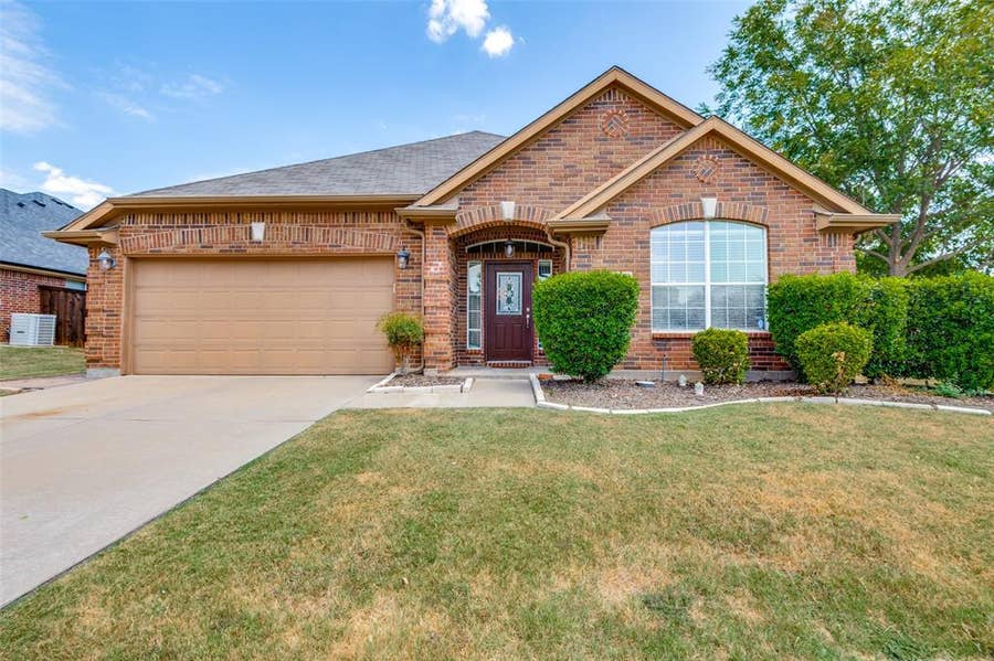 Property photo for 3018 Ashlawn Court, Midlothian, TX