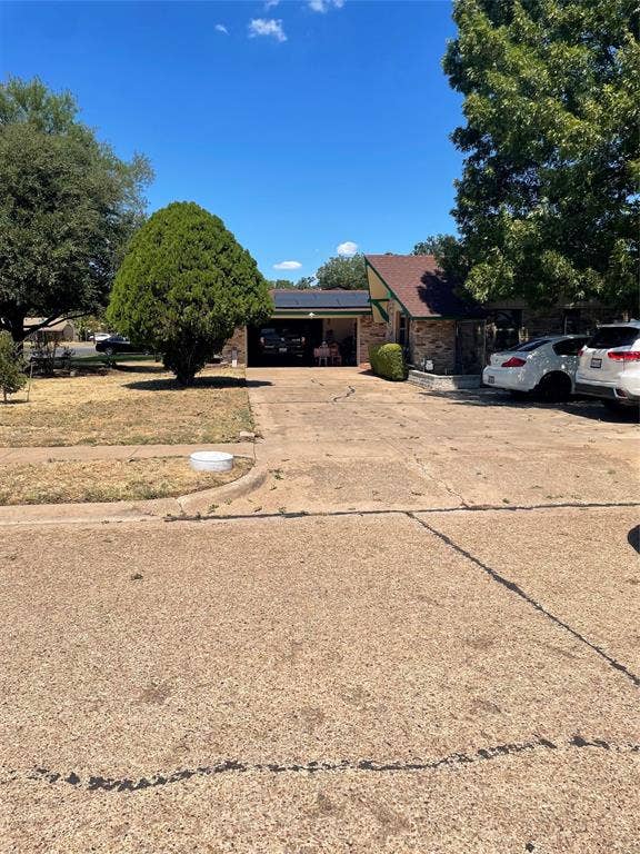 Property photo for 1130 Glenwick Lane, Irving, TX
