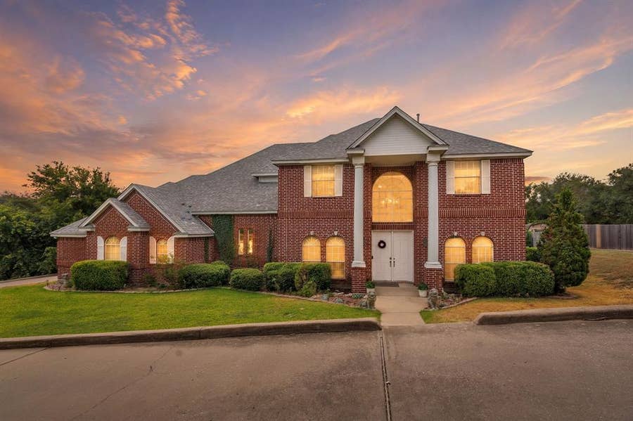 Property photo for 333 Coach House Circle, Fort Worth, TX