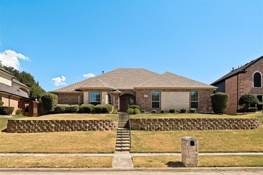 Property photo for 2426 Club Creek Boulevard, Garland, TX