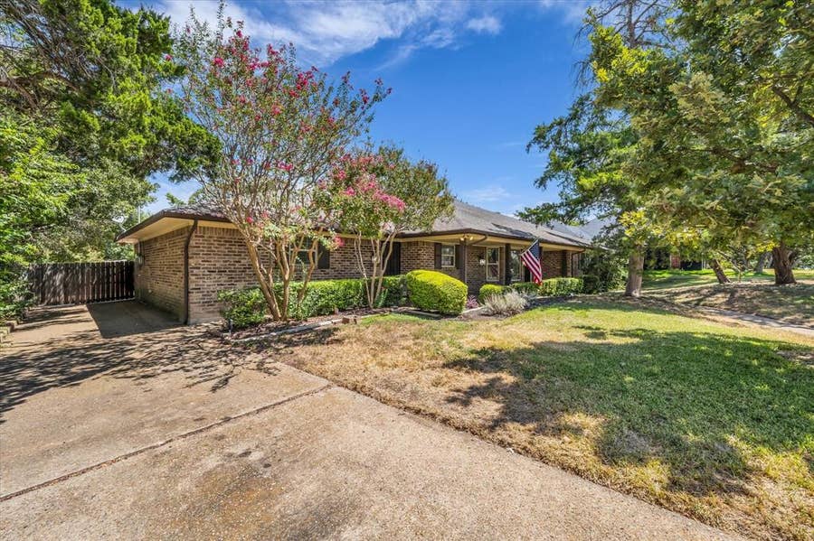 Property photo for 705 Poage Drive, Woodway, TX