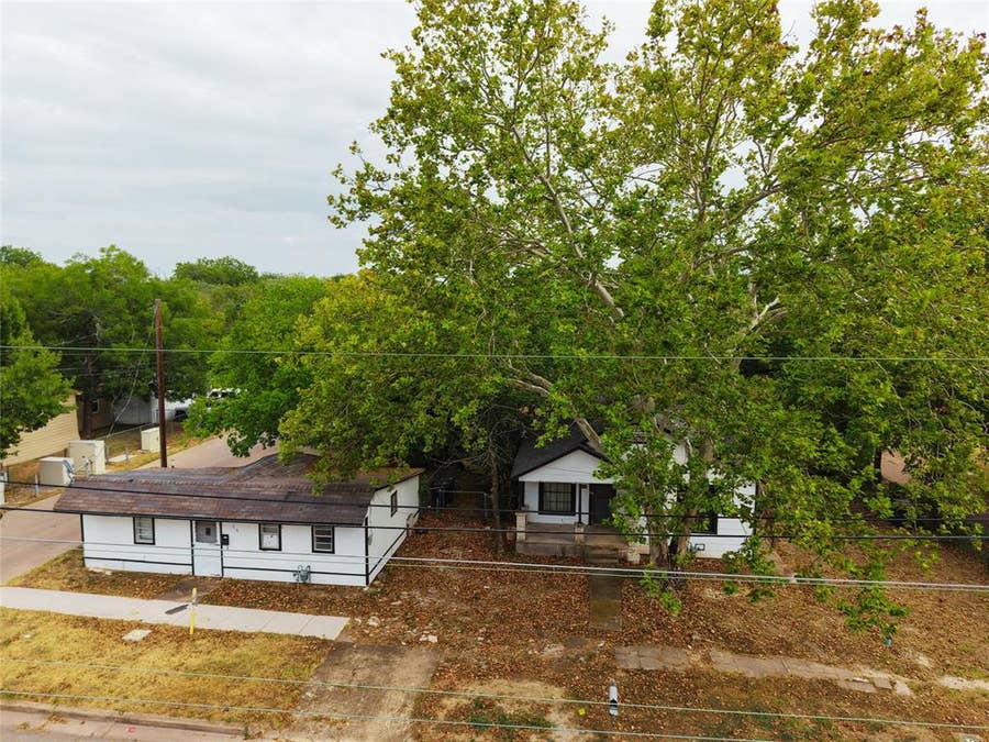 Property photo for 314 Kaufman Street, Waxahachie, TX