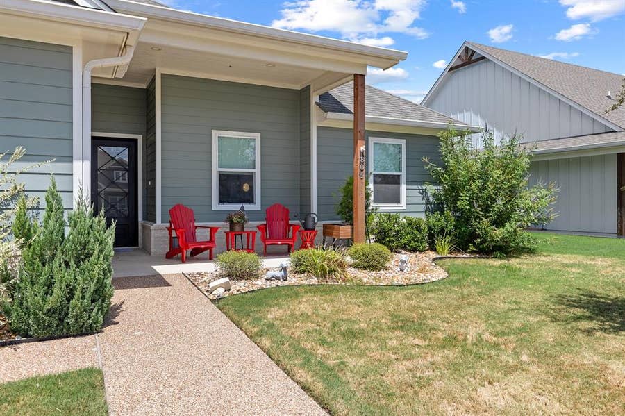 Property photo for 805 Forward Pass Drive, Hewitt, TX