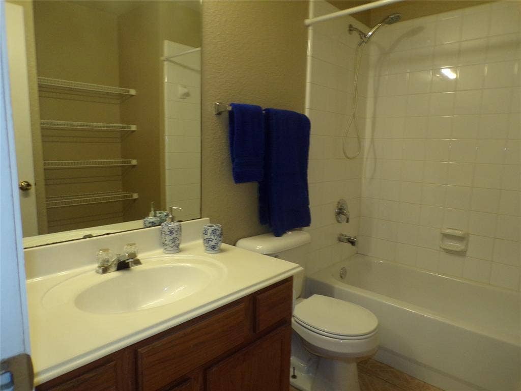 2612 Sierra Drive, McKinney, TX 75071 Secondary bathroom