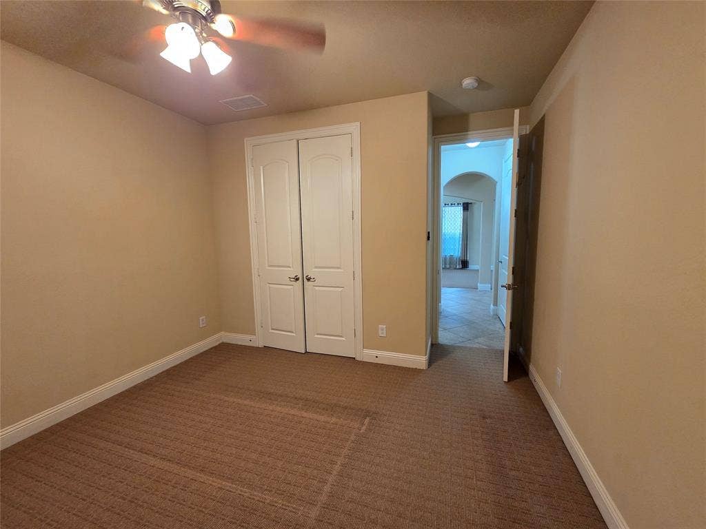 146 Rolling Fork Bend, Irving, TX 75039 Neutral-toned walls complement the textured carpet flooring