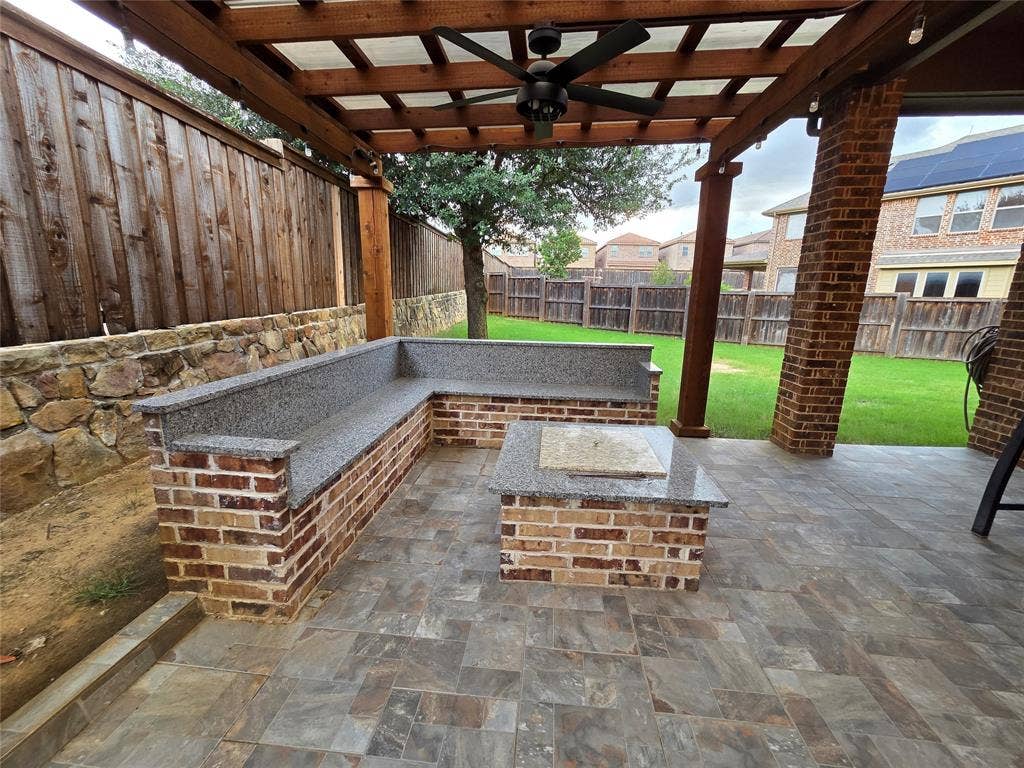 146 Rolling Fork Bend, Irving, TX 75039 Covered outdoor patio featuring a pergola, ceiling fan, and brick columns