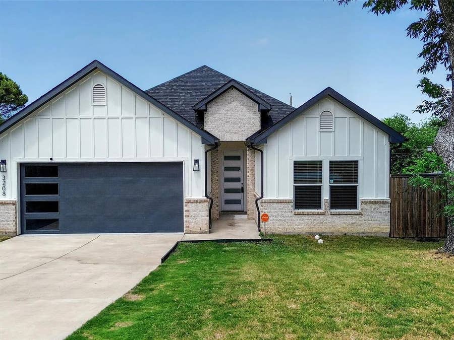 Property photo for 3208 31st Street, Fort Worth, TX