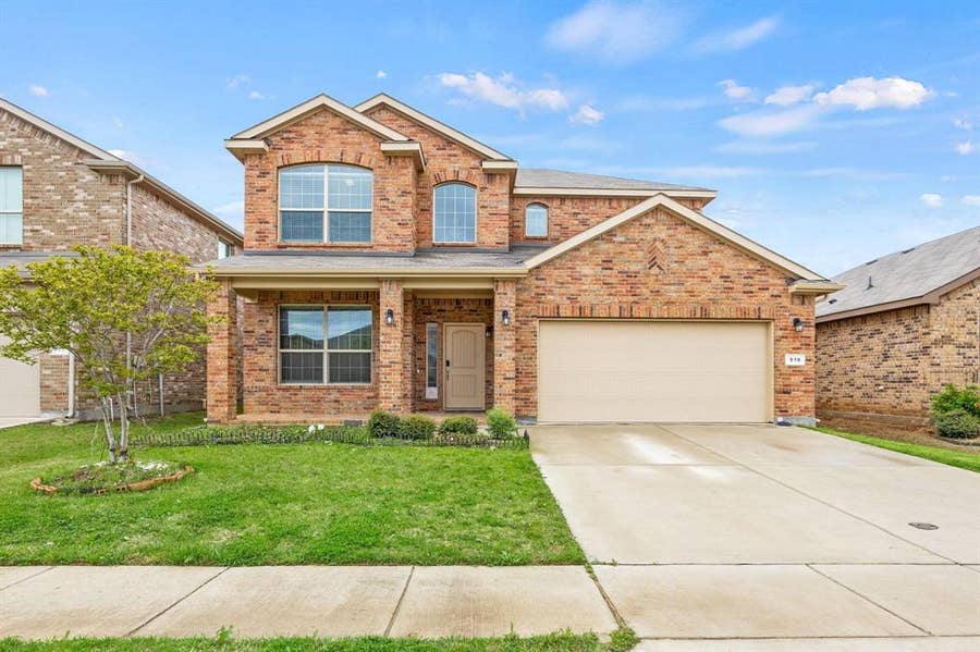 Property photo for 916 Meadow Scape Drive, Fort Worth, TX