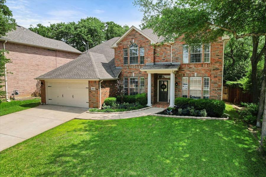 Property photo for 2014 Marie Weldon Lane, Arlington, TX