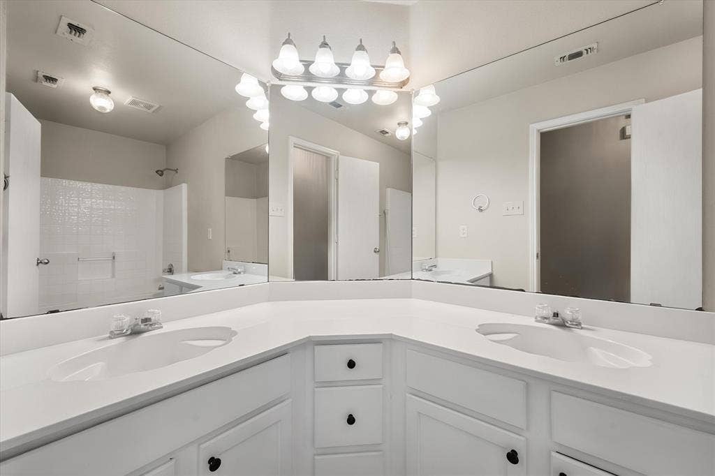 1017 Caleb Street, Burleson, TX 76028 1017 Caleb Street, Burleson, TX 76028