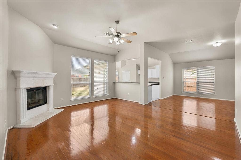 1017 Caleb Street, Burleson, TX 76028 Open floor plan