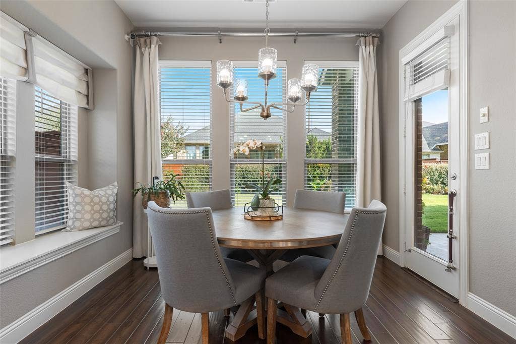 121 Lantana Lane, Wylie, TX 75098 Bay window with integrated window seat, wood-finish flooring, glass-paneled exterior door, and a multi-light chandelier