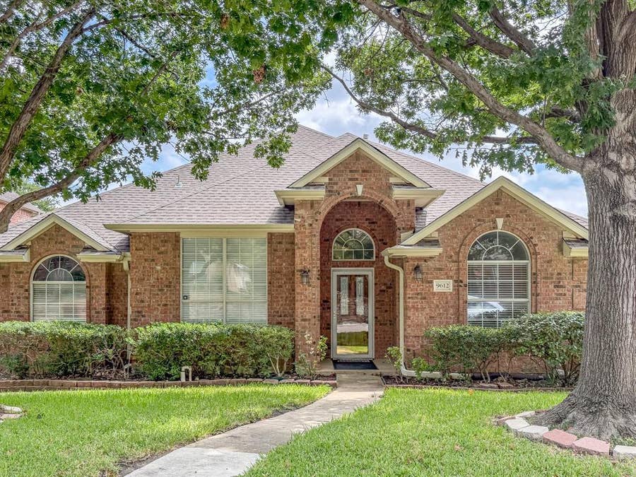 Property photo for 9612 Cliffside Drive, Irving, TX