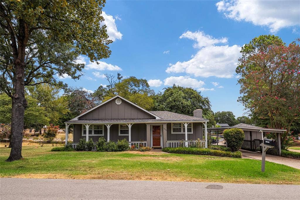 1210 Aloha Road, Tool, TX 75143