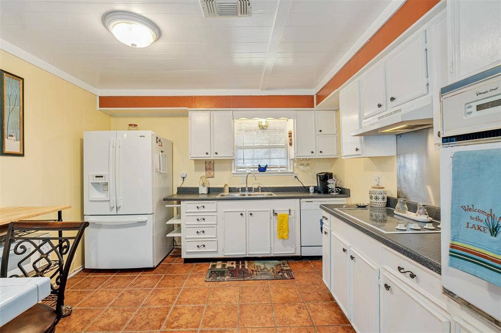 1210 Aloha Road, Tool, TX 75143