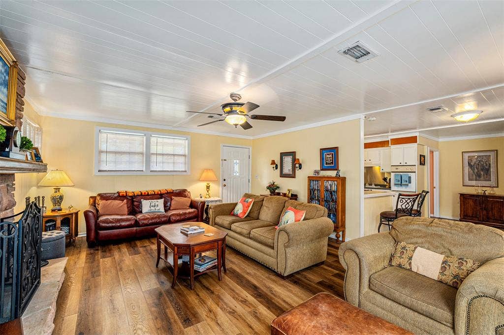 1210 Aloha Road, Tool, TX 75143